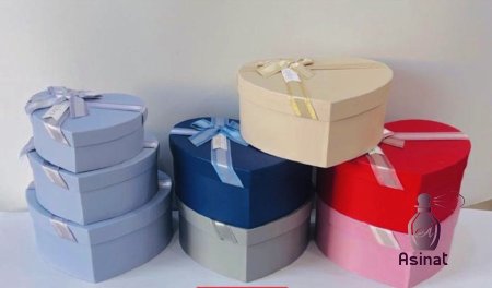 صناديق بأحجام مختلفه